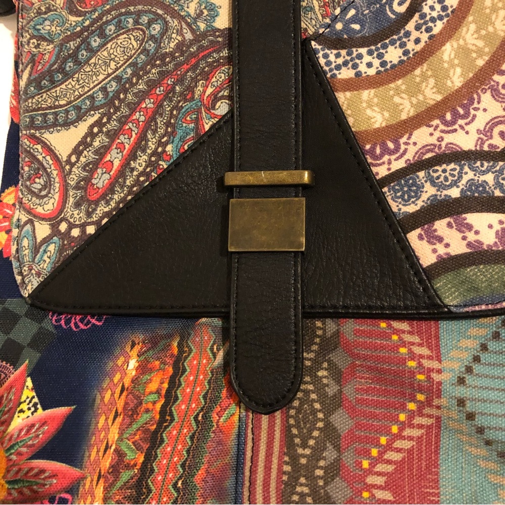 Boho floral and paisley crossbody bag with adjustable strap - Picture 6 of 16